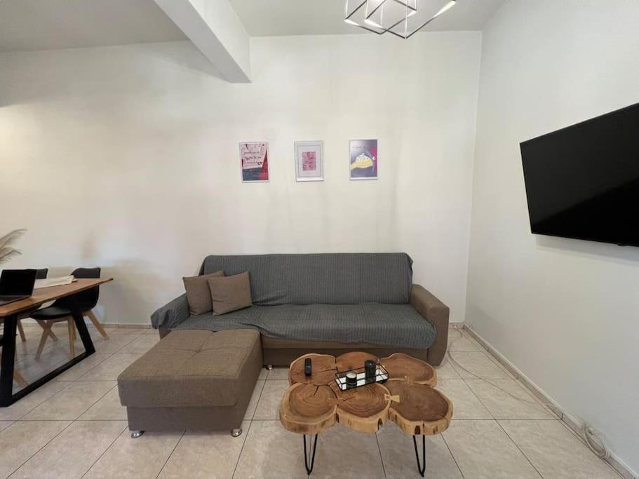Minimalist Flat With Balcony Appartement Héraklion